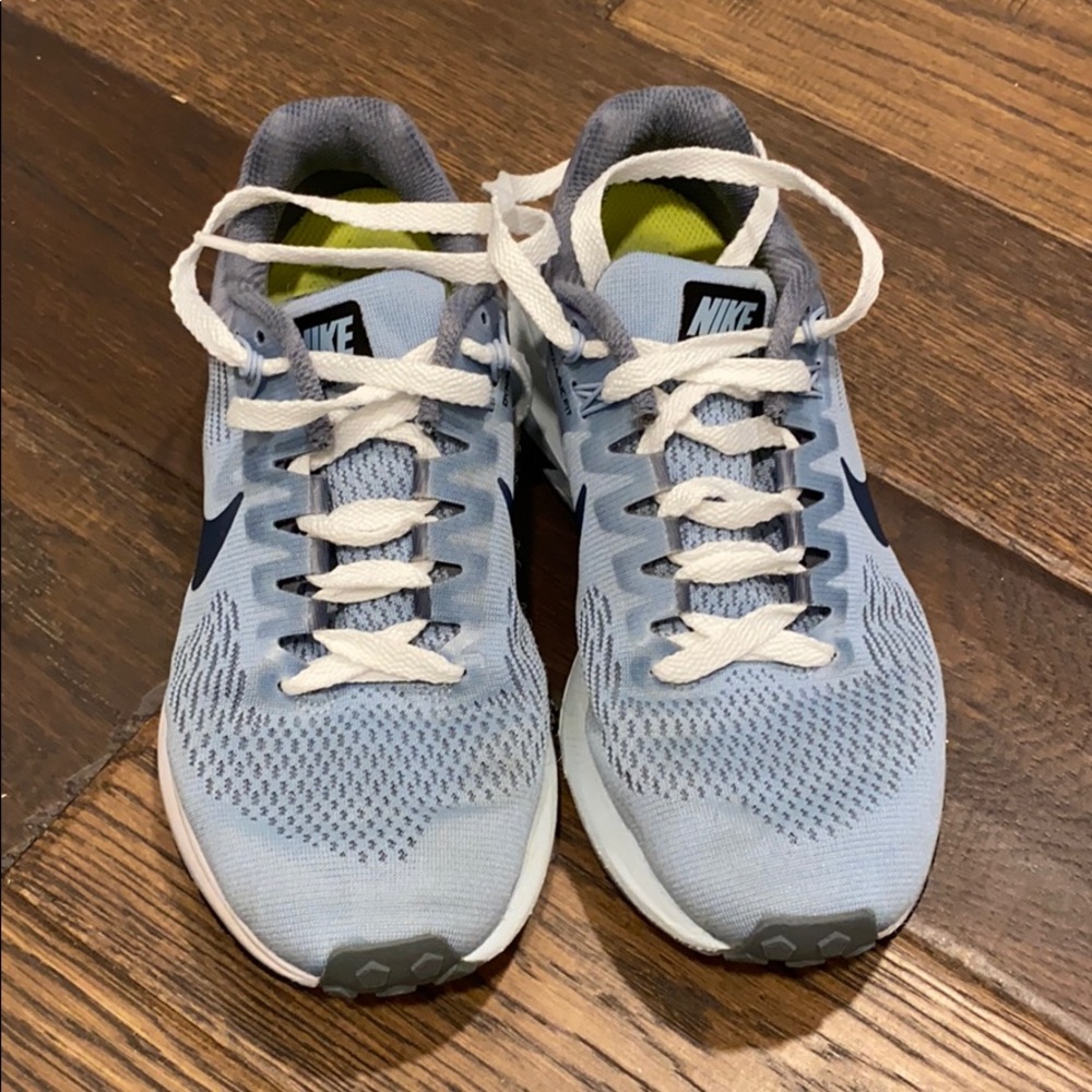 GUC Women’s Nike Shoes Size 6
